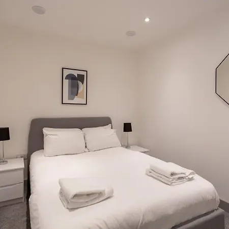 Апартаменти Fantastic 1 Bedroom Лідс