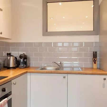 Fantastic 1 Bedroom Appartamento *