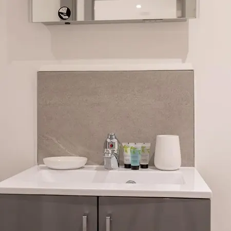 Fantastic 1 Bedroom Апартаменти Лідс