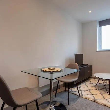 Fantastic 1 Bedroom Appartamento *