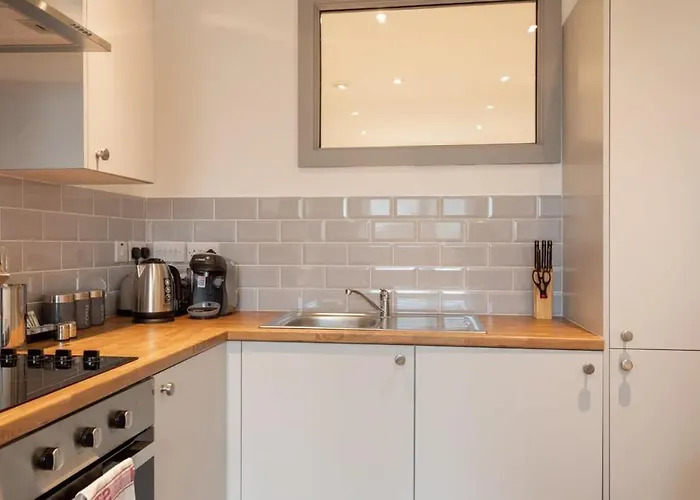 Fantastic 1 Bedroom Apartment *