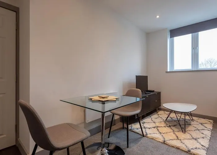 Fantastic 1 Bedroom Apartment *